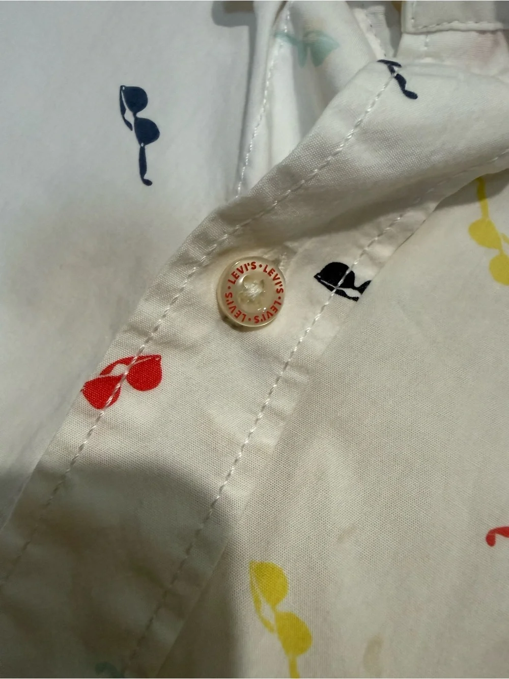 Levi's White Short-Sleeve Button-Down Shirt with Multicolor Sunglasses Print